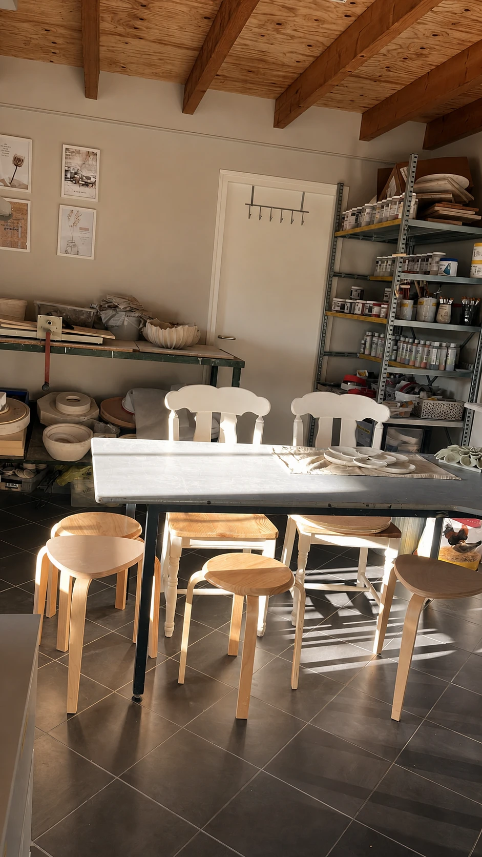 Werkruimte in het atelier van KeraMoniek